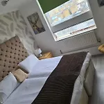 A Charming 3 Bedroom Apartment Fit For Your Stay