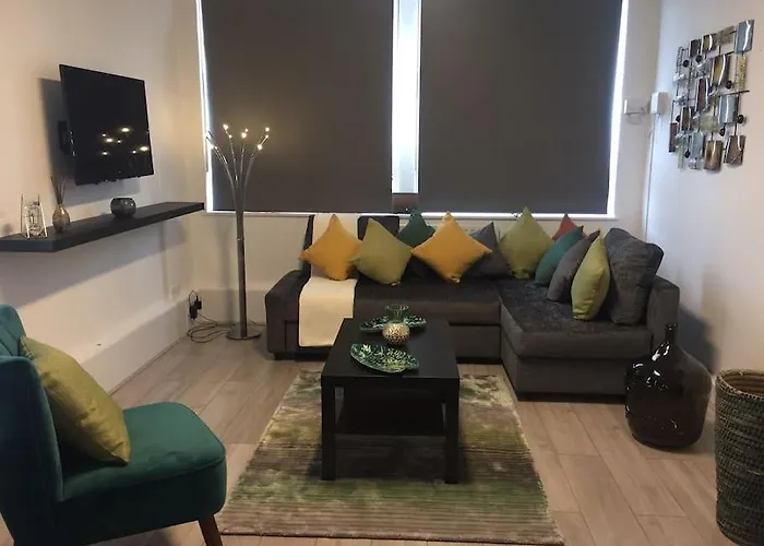 A Charming 3 Bedroom Apartment Fit For Your Stay