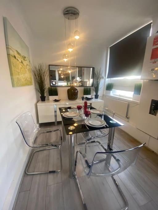 Appartamento A Charming 3 Bedroom Fit For Your Londra