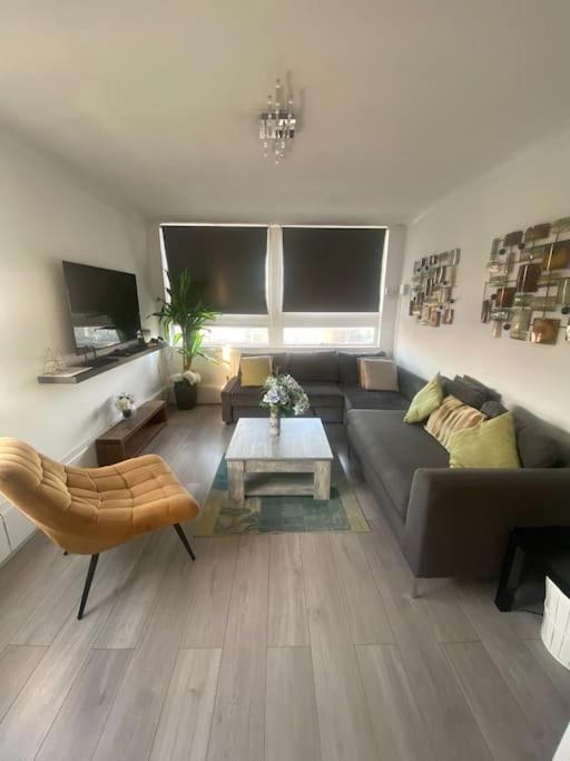A Charming 3 Bedroom Fit For Your Londra