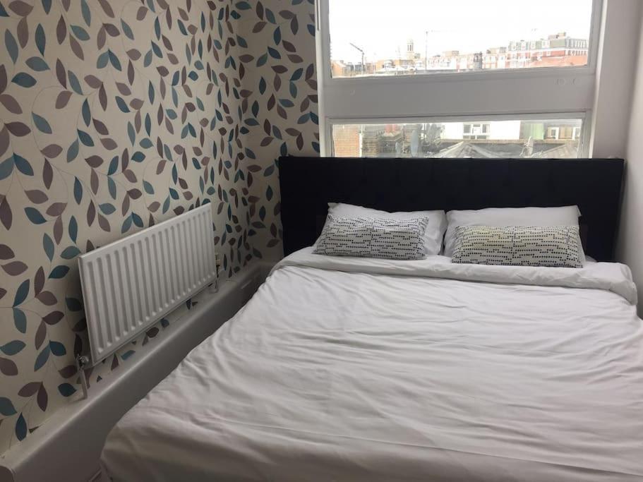 A Charming 3 Bedroom Fit For Your * Londra